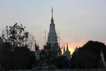 هتل Club Excellence By Phnom Penh