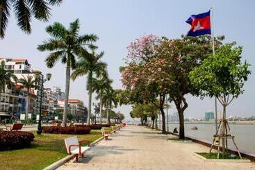 هتل Club Excellence By Phnom Penh