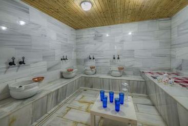River Inn Resort And Spa