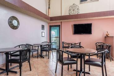 هتل Days Inn By Wyndham Amarillo  Medical Center