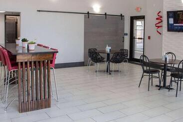 هتل Days Inn By Wyndham Amarillo  Medical Center
