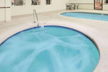 هتل Days Inn By Wyndham Lamar
