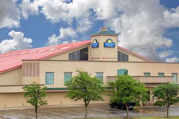 هتل Days Inn By Wyndham Lubbock South
