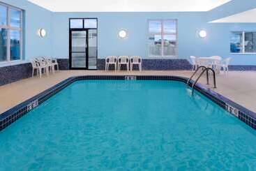هتل Days Inn By Wyndham Neenah