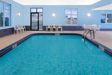 هتل Days Inn By Wyndham Neenah