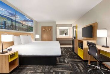 בית מלון כפרי Days Inn By Wyndham Paris