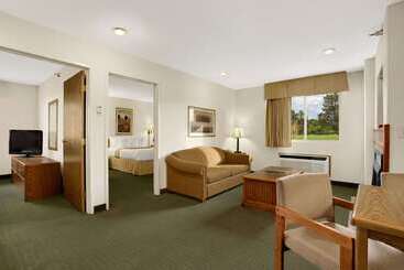 هتل Days Inn By Wyndham Rapid City