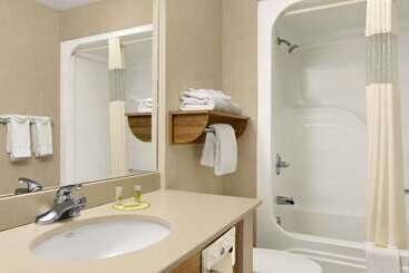 هتل Days Inn By Wyndham Rapid City