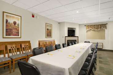 هتل Days Inn By Wyndham Rapid City