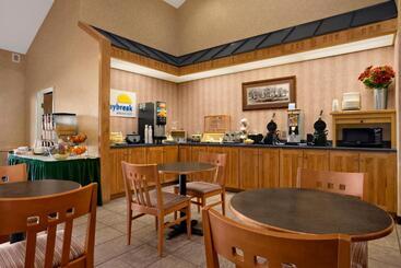 هتل Days Inn By Wyndham Rapid City