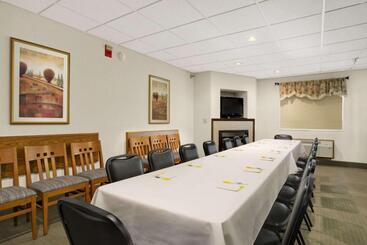 هتل Days Inn By Wyndham Rapid City
