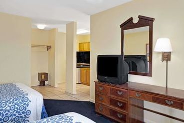 هتل Days Inn By Wyndham Newport News
