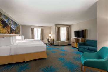 هتل Days Inn & Suites By Wyndham Denver International Airport