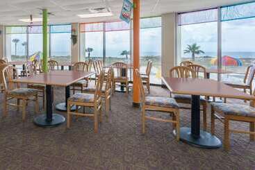 هتل Days Inn & Suites By Wyndham Jekyll Island