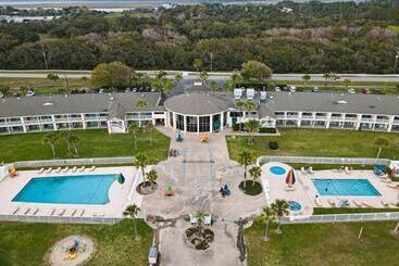 هتل Days Inn & Suites By Wyndham Jekyll Island