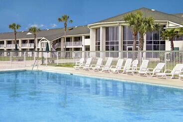هتل Days Inn & Suites By Wyndham Jekyll Island