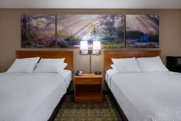 هتل Days Inn & Suites By Wyndham Madison