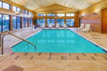 هتل Days Inn & Suites By Wyndham Madison
