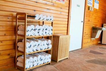 هتل Days Inn & Suites By Wyndham Madison