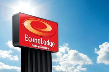هتل Econo Lodge Inn & Suites