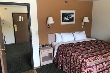 هتل Kings Inn Cody