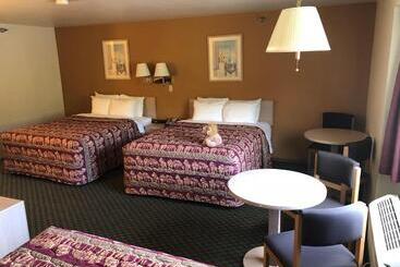 هتل Kings Inn Cody