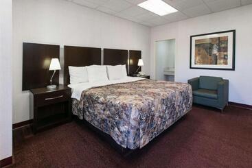 هتل Knights Inn Longview
