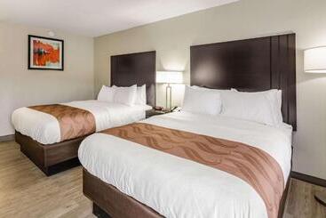 호텔 Quality Inn