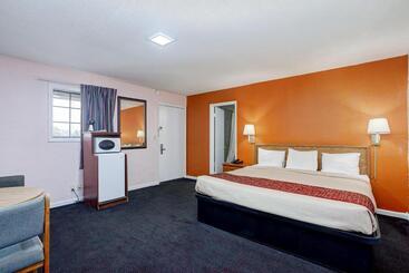 هتل Regency Inn