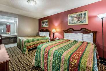 בית מלון כפרי Rodeway Inn