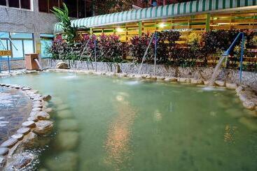 پانسیون Lei Zhiben Hot Spring