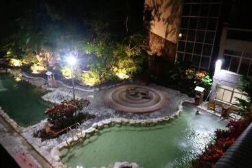 پانسیون Lei Zhiben Hot Spring