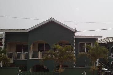 پانسیون Mace Lodge