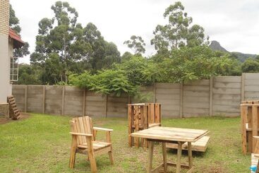 پانسیون Rhino Rest Camp