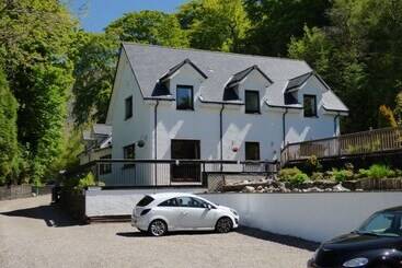 تختخواب و صبحانه The Brevins Guest House