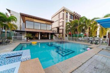 هتل Capital O 786 Kwe  And Resort