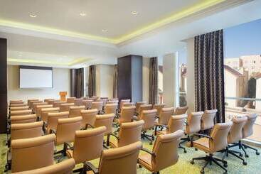 هتل Doubletree By Hilton Doha  Al Sadd