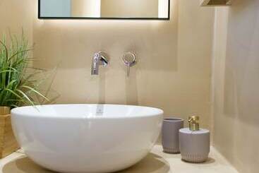 پانسیون Artree Suites