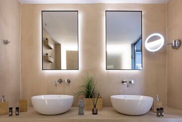 پانسیون Artree Suites
