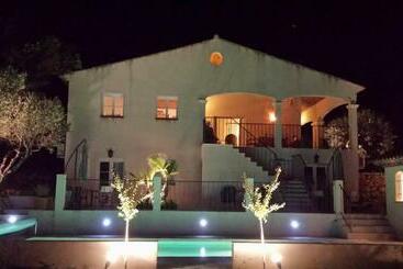 پانسیون Villa Azur
