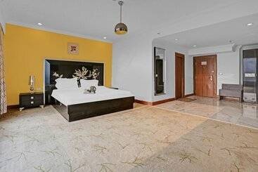 Royal Palms Hotel By Oyo Rooms