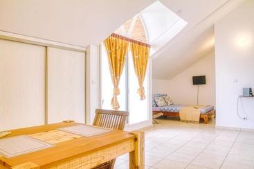 Studio Confortable A Saint Gilles 36 M² Vue Montagne - Saint Gilles