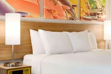 هتل Bo, A Days Inn By Wyndham Chattanooga Downtown