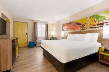 هتل Bo, A Days Inn By Wyndham Chattanooga Downtown