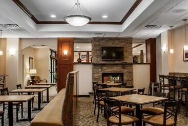 هتل Comfort Inn & Suites Watertown  1000 Islands