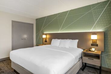 هتل Comfort Inn & Suites Watertown  1000 Islands