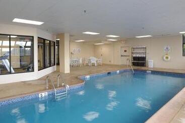 هتل Comfort Inn & Suites Watertown  1000 Islands
