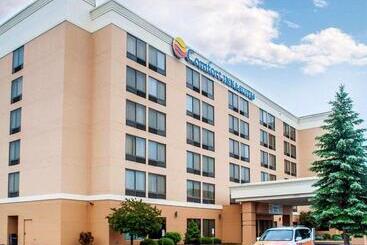 هتل Comfort Inn & Suites Watertown  1000 Islands