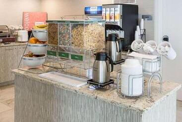 هتل Comfort Inn Williamsburg Gateway