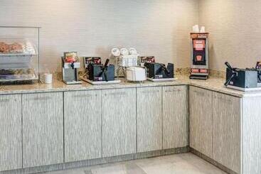 هتل Comfort Inn Williamsburg Gateway